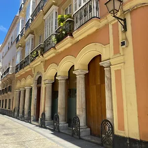 https://apartamento-cdiz-gonzalez.hotelsincadiz.net